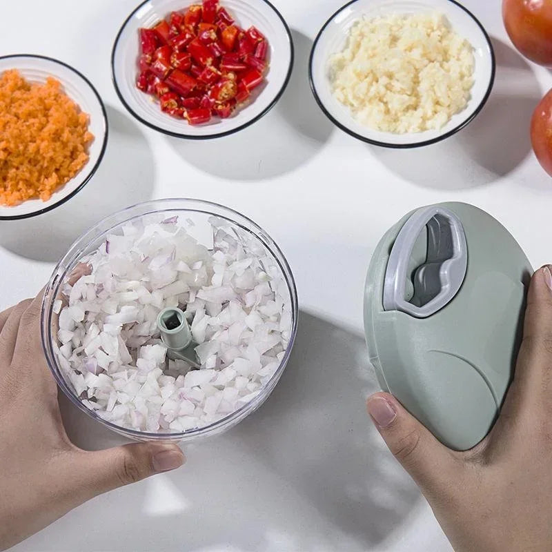 Nouvel accessoire de cuisine : hachoir et coupe-oignon